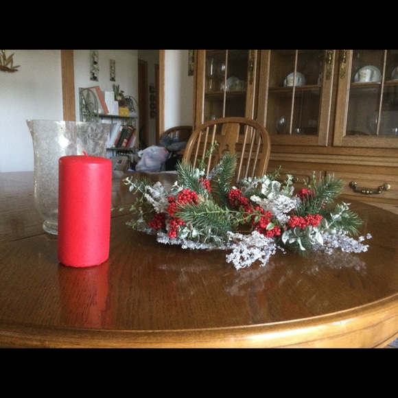 Gorgeous Christmas Table Decor - Picture 2 of 3